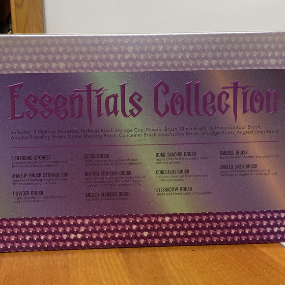COPY - NWT.  Essentials Collection, 13 piece makeup storage/brush set. - Picture 6 of 15